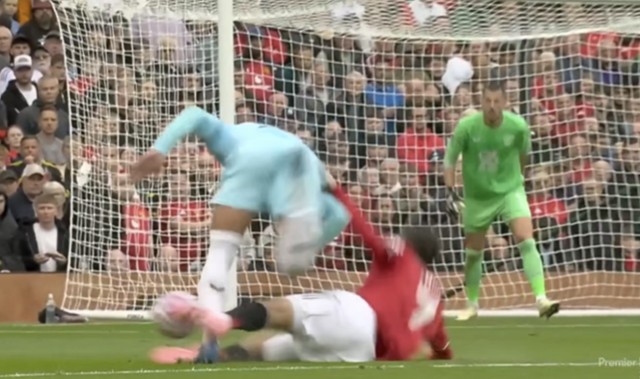 英超解释芒特造点被取消：VAR复核，沃克未对芒特构成犯规